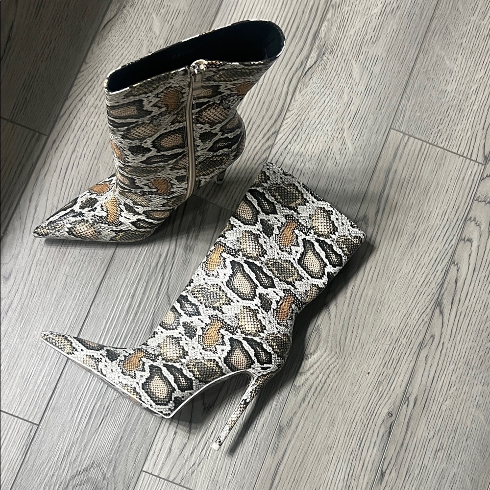 Snakeskin Patterned Stiletto Boots Boots size 8. New never worn